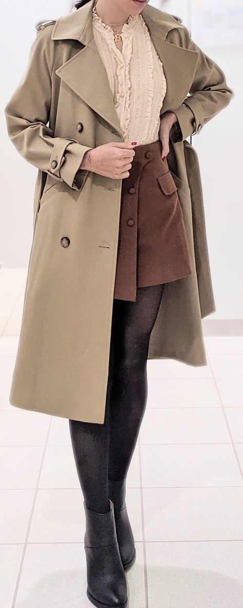 Dark Academia Trench Coat Outfit, Dark Academia Trench Coat, Academia Style Outfit, Feminine Academia, Top Academia, Fur Coat Outfit, Oc Board, 2023 Clothing, Brown Trench Coat