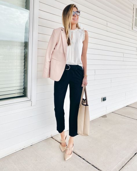 workwear outfit for spring with pink blazer - pinteresting plans blog Womens Pink Blazer Outfit, Pink Blazer Formal Outfit, Pink Blazer Outfit Professional, Rose Pink Blazer Outfit, Light Pink Blazer Outfits For Women, Outfits With Pink Blazer, Light Pink Blazer Outfit Work, Pink Blazer Work Outfit, Rose Blazer Outfit