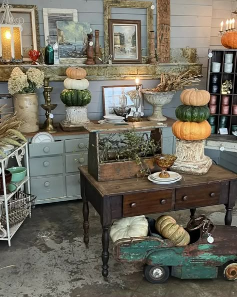 Looking for inspiration for a great fall display in your vintage booth? I have 30 beautiful fall antique booth displays to share with you here in this post. Be sure to save this pin so you can revisit these fall vintage decor ideas year after year! Fall Vintage Market Displays, Vintage Booth Ideas Display, Decorating Antique Booth, Staging Antique Booth Ideas, Fall Antique Booth Ideas, Antique Booth Ideas Vintage Shop Displays, Antique Store Booth Ideas, Antique Vendor Booth Display Ideas, Antique Mall Booth Ideas Store Displays