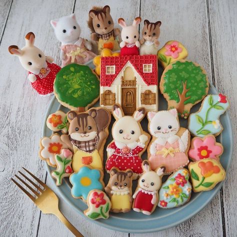 Calico Critters Families, Kawaii Cooking, Instruções Origami, Cute Baking, Kawaii Food, Cute Desserts, Sylvanian Families, Cute Toys, Decorated Cookies