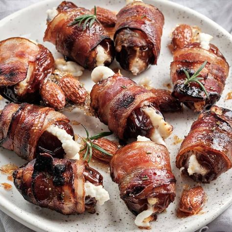 Dates With Goat Cheese, Date Recipes Healthy, Dates Recipes, Bacon Dates, Cane Syrup, Wrapped Dates, Bacon Wrapped Dates, Easy Bacon, Filling Snacks