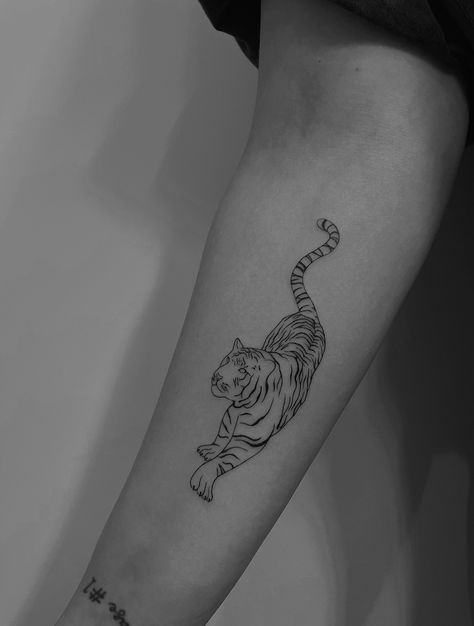 Linework Tattoo, Big Boi, Lily Tattoo, Cute Small Tattoos, Ink Artwork, Tiger Tattoo, Fine Line Tattoos, Blackwork Tattoo, I Tattoo