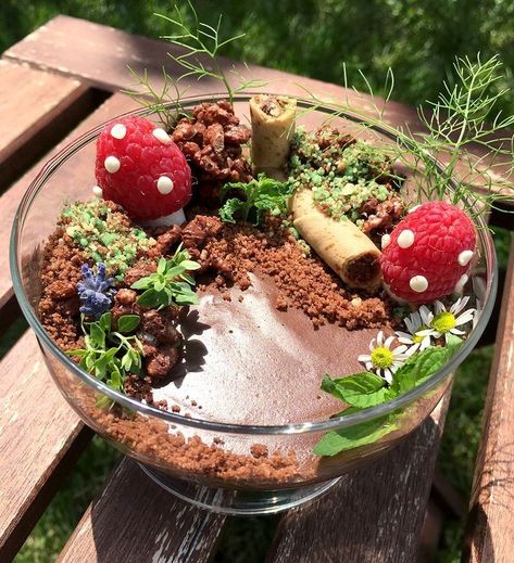 Edible Terrarium Cakes, Edible Fairy Garden, Fairy Picnic Food, Edible Terrarium Dessert, Terrarium Dessert, Cake Terrarium, Dessert Terrarium, Fairy Food Ideas, Fairy Food Ideas Party