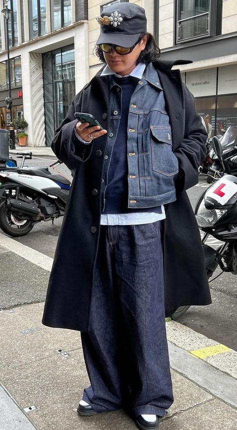 Layering Autumn Outfits, Cold Winter Outfits Aesthetic Men, Winter Layering Outfits Men, Eclectic Mens Fashion, Smart Streetwear Men, Denim Jacket Layering, Old Money Street Style, Layered Outfits Winter, Layering Outfits Winter