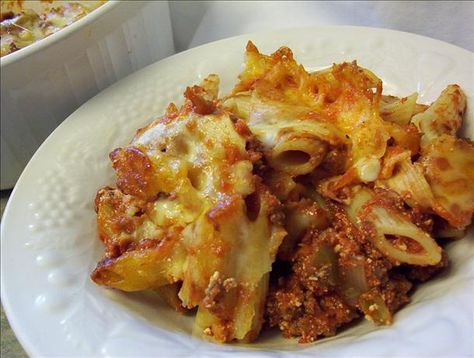 Simple Baked Mostaccioli from Food.com: This hearty comfort dish is super quick and easy for any weeknight. These ingredient amounts aren't set in stone, make yours with more pasta and less sauce or we like our sauce so much that we use more sauce than pasta with lots of cheese. This is easy and you can make it with whatever you have around. Slow Cooker Pizza Pasta, Baked Mostaccioli Recipe, Mostaccioli Recipe, Pasta Recipes Easy Fast, Baked Mostaccioli, Makanan Italia, Resep Pasta, Comfort Dishes, Baked Ziti