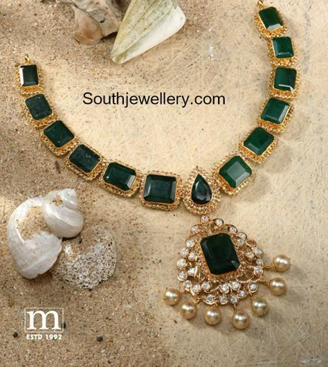 22 Carat gold antique necklace adorned with square shaped emeralds, uncut diamonds and south sea pearls by Mahalaxmi jewellers & pearls. Pacchalu nekclace models, emerald necklace designs Gold Antique Necklace, Accessories Layering, Uncut Diamond Necklace, Antique Gold Jewelry Indian, Gold Jewelry Simple Necklace, Gold Necklace Indian Bridal Jewelry, Layering Necklaces, Gold Jewelry Stores, Antique Jewelry Indian