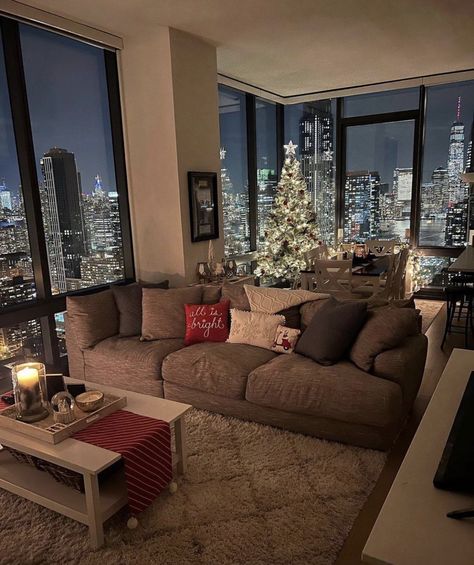 City Apartment Aesthetic, New York Apartment Aesthetic, New York Studio Apartment, Cozy Christmas Living Room, City View Apartment, Nyc Living, Aesthetic Apartment, Apartment View, Christmas Apartment