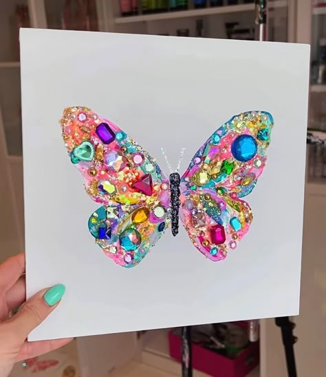 Bedazzled Butterfly Art Canvas Tutorial Painting, Jewel Canvas Art, Gem Art Crafts, Gem Canvas Art Ideas, Bedazzled Canvas Art, Bedazzled Crafts, Bedazzle Art, Gem Canvas Art, Bedazzled Wall Art