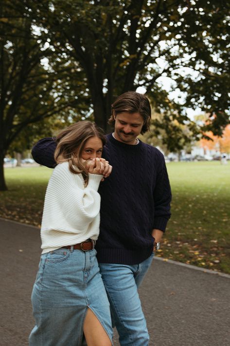 Cambridge Common is one of the best locations to capture your playful engagement photos because of the open space and beautiful trees. I especially love documenting couples engagement photos here during the spring or autumn because the scenery is beautiful. Looking for a Boston photographer that values untraditional engagement photos? Visit maddybethunephoto.com for more inspo on the blog! Boston Engagement Photos, Fall Engagement Outfits, Casual Engagement Photos, Fall Engagement Shoots, Fall Couple Photos, Engagement Photo Outfits Fall, Engagement Shoot Outfit, Engagement Picture Outfits, Fall Engagement Pictures