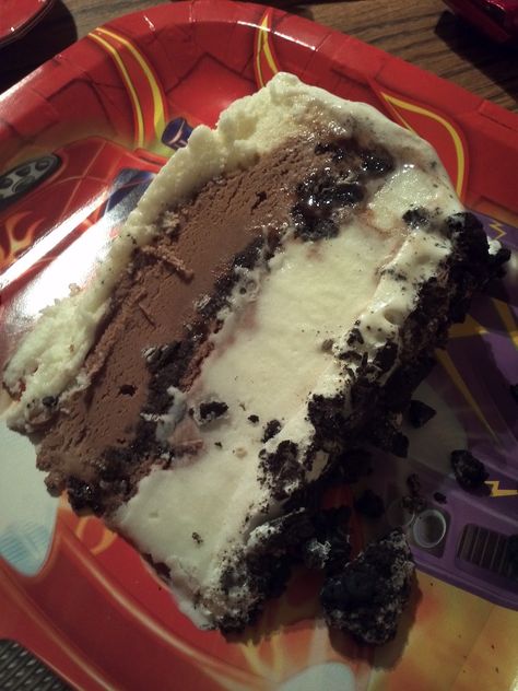 DQ Copycat Ice Cream Cake Recipe. you're welcome Dq Ice Cream Cake, Dq Ice Cream, Dairy Queen Ice Cream, Dairy Queen Ice Cream Cake, Cooking Sweets, Queen Cake, Magic Shell, Cream Cake Recipe, Soda Shop