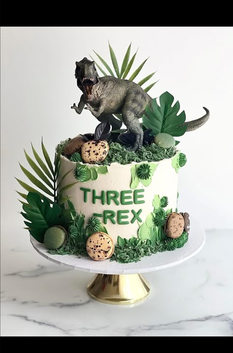 Birthday Cake Dinosaur, Dino Birthday Cake, Festa Jurassic Park, Jurassic Park Birthday Party, 4de Verjaardag, Dinosaur Birthday Theme, Jurassic Park Birthday, Dinosaur Birthday Party Decorations, Dino Cake