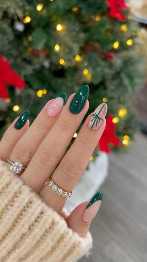 Christmas Nails Easy, Christmas Gel Nails, Her Nails, Short Acrylic Nails Designs, Festival Nails, Xmas Nails, Short Acrylic Nails, Cute Acrylic Nails, Green Nails