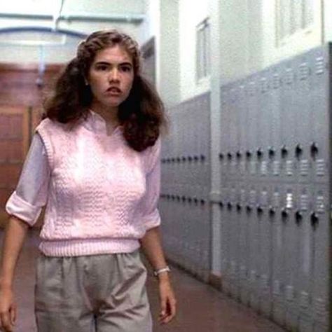 Nancy Thompson Costume Nancy Nightmare On Elm Street Costume, Nancy Thompson Outfits, 90s Horror Movies Costumes, 80s Horror Costumes, 80s Horror Movie Outfits, 80s Movies Costumes, Horror Movie Fashion, Female Horror Movie Characters, Horror Movie Costumes For Women