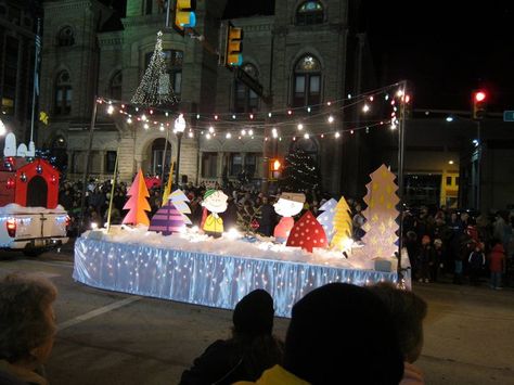 pinterest a charlie brown christmas float idea | 19 best images about Charle Brown float on Pinterest ... Winter Parade Float, Holiday Parade Floats, Parade Float Diy, Parade Float Ideas, Santa Claus Parade, Police Christmas, Christmas Parade Floats, Holiday Parades, Christmas Float