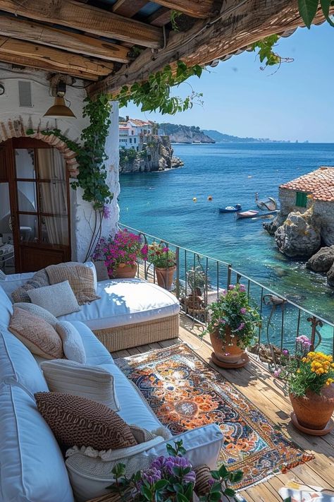 House In Front Of The Sea, Pretty Places To Live, European Beach Vacation, House On The Sea, Italian Beach House, Beach House Decorating Ideas, Beach House Decorating, House Decorating Ideas, Sea House