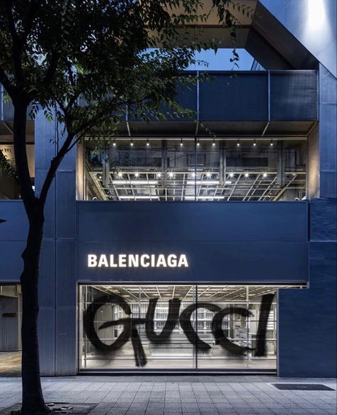 Balenciaga Interior, Loungewear Design, Balenciaga Store, Selfie Wall, Balenciaga Style, Shop Signage, Store Interiors, Archive Fashion, Shop Window Design