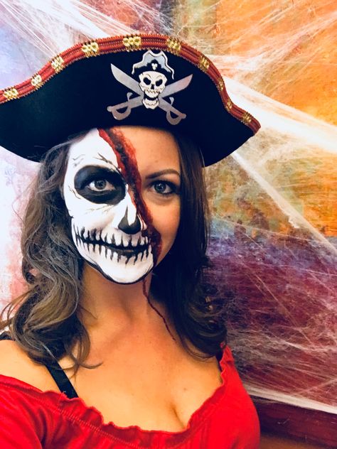 Skeleton Face Makeup, Skeleton Face Paint, Pirate Makeup, Girl Group Halloween Costumes, Pirate Face, Pirate Skeleton, Halloween Front Door Decorations, Skeleton Face, Pirate Halloween