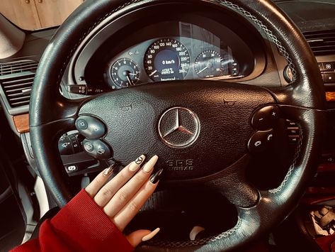 Mercedes Benz Nails Art Designs, Mercedes Nails Art Designs, Mercedes Benz Nails, Auto Nails, Nails Idea Black, Yellow Long Nails, Mercedes Nails, Mercedes Stern, Mercedes Petronas