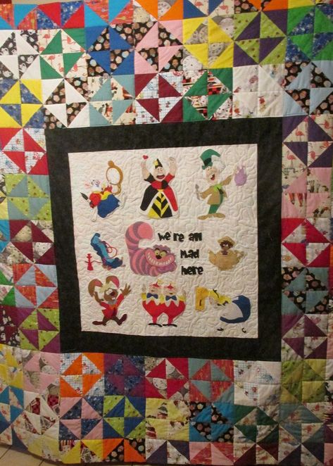 Alice In Wonderland Quilt, Alice In Wonderland Embroidery, Disney Quilt, Wonderland Alice, Childrens Quilts, Quilt Sewing, Art Quilts, Patchwork Quilts, Quilting Projects