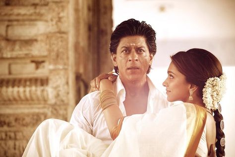 Deepika Padukone and Shahrukh Khan in 'Chennai Express' Chennai Express, Dipika Padukone, Ek Villain, Bollywood Music Videos, Bollywood Posters, Bollywood Outfits, Bollywood Couples, Vintage Bollywood, Movie Couples