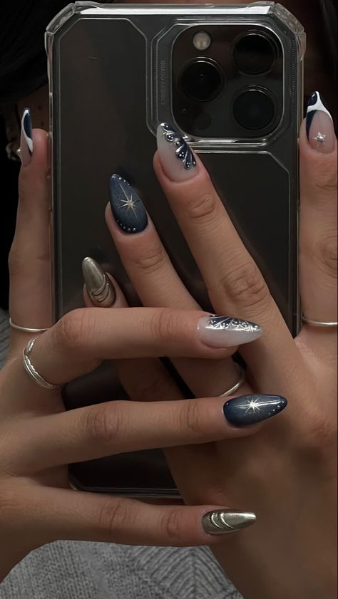 #metallic #stars #acrylic #nails #beautiful #blue #silver #aura #almond #nailart #art Paznokcie Hello Kitty, Blue And Silver Nails, Kutek Disney, Manikur Kuku, Nagellack Trends, Hard Nails, Nagel Tips, Casual Nails, Makijaż Smokey Eye