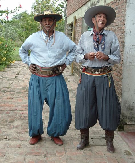 Argentina Clothing, Argentina Culture, Gaucho Pants, Outfit Png, Folk Costume, World Cultures, People Of The World, Mendoza, People Around The World