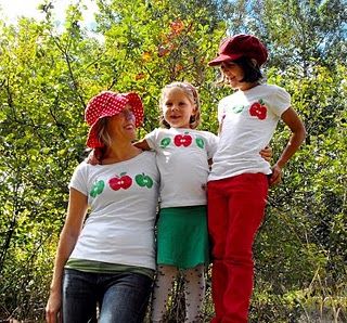 Apple shirts, YES must do! Homemade Shirts, Leaf Lantern, September Crafts, Apple Unit, High Holidays, Apple Print, Harvest Party, Apple Theme, Yom Kippur