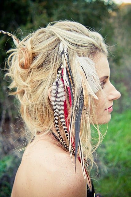 Best Way Getting Healthy Hair Hippie Hairstyles, Burning Men, Feather Extensions, Feather Hair Extensions, Look Festival, Hippie Hair, Estilo Hippie, 짧은 머리, Feathered Hairstyles