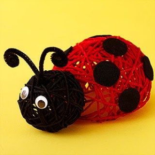 Yarn Crafts For Kids, Ladybug Crafts, Bug Crafts, A Ladybug, Ladybug Party, String Art Diy, Family Crafts, Yarn Ball, Childrens Crafts