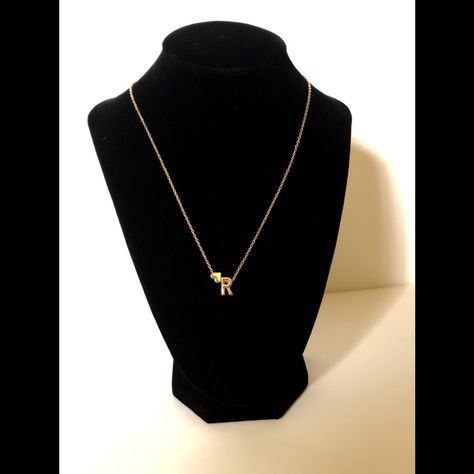 Inicial Gold Letter (R) Perfect Size Looks Beautiful With Anything On. Perfect Piece To Make It Part Of A Layer Necklace Too. R Initial Necklace, R Initial, Gold Letter, Layer Necklace, Letter R, Gold Letters, Initial Necklace, Layered Necklaces, Make It