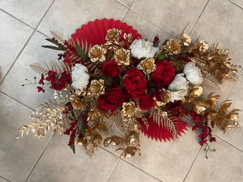 Red And Gold Floral Arrangements, Red And Gold Flower Arrangements, New Year Floral Arrangement, Chennai House, Archway Decor, Floral Table Setting, Ganpati Decor, Wedding Aisle Outdoor, Gold Wedding Flowers