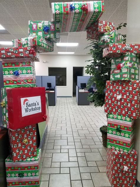 Santa’s House Decoration, Santa Office Decorations, Santa’s Work Shop Decor, Santa’s Workshop School Hallway, Santa’s Workshop Float Ideas, Elementary School Santa Shop, Santa’s Workshop Decorations Classroom, Santa’s Workshop Ideas, Santas Workshop Cubicle