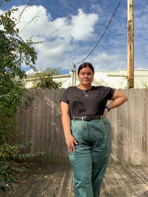 Plus size woman wearing dark green pleated pants and a black shirt for work. Plus Size Student Outfit, Nurse Outfits, Student Outfit, Fun Fits, Queer Style, Outfit For Work, Plus Size Work, Queer Fashion, Plus Size Fits