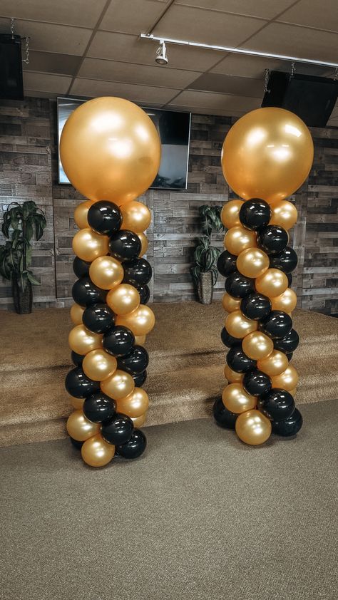 Graduation Party Ideas Decorations Black And Gold, Black And Gold Gala Centerpieces, Black And Gold Pool Party, Black Gold And Cream Party Decorations, Black And Gold Graduation Party Ideas Decoration, Gold And Black Balloons Decoration, Black And Gold Gala Decorations, Black And Gold Balloon Columns, Glitter And Glamour Party Decoration