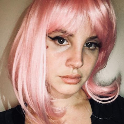 Pink Hair, Lana Del Rey, A Woman, Hair, Pink, Black