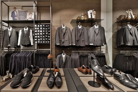 Clothing Store Displays, Suit Stores, Store Interior Design, Clothing Store Design, Store Layout, Shop House Plans, Shop Fittings, Interior Display, Tailor Shop