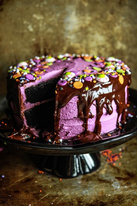 Black Velvet Halloween Cake- Gluten Free and Vegan - Heather Christo Black Velvet Cake, Black Velvet Cakes, Chocolate Halloween, Vegan Halloween, Velvet Purple, Vegan Bakery, Cake Vegan, Gluten Free Desserts Recipes, Halloween Cake