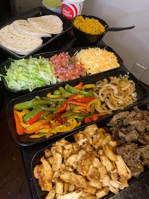 Healthy Lunch Meal Prep, Catering Ideas Food, Party Food Buffet, Healthy Lifestyle Food, Catering Food, Lunch Meal Prep, Buffet Food, Food Goals, Food Platters