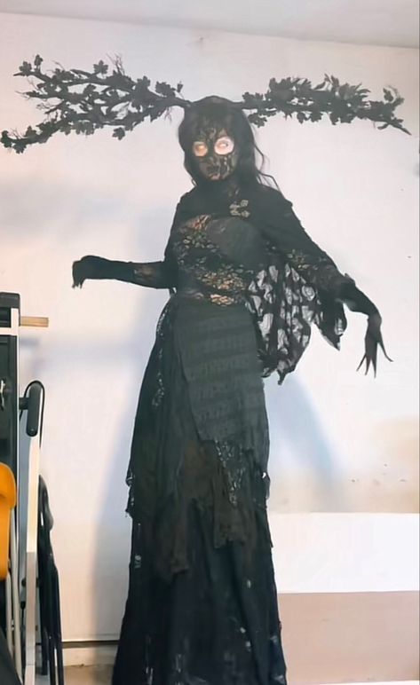 The Beast Costume Over The Garden Wall, Cryptid Costume Diy, Otgw Beast Costume, Haunted Outfit Ideas, Folk Horror Costume, Eldritch Horror Costume, Merlin Costumes Diy, Scary Fairytale Costume, Over The Garden Wall Beast Costume