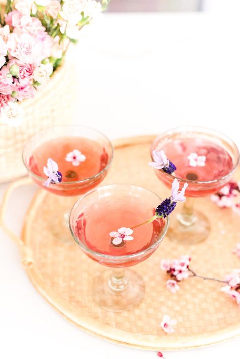 A Floral Cherry Blossom Cocktail Cherry Blossom Cocktail, Floral Drinks, Cherry Blossom Wedding Theme, Cherry Blossom Party, Cocktail Experience, Floral Drink, Japanese Party, Blossom Wedding, Pretty Cocktails