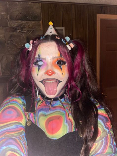 Egirl Clown Makeup, Colourful Clown Makeup, Clown Costume Aesthetic, Jester Aesthetic, Halloween Clown Makeup, Tan Skin Makeup, Clowncore Aesthetic, Cute Clown Makeup, Clown Stuff