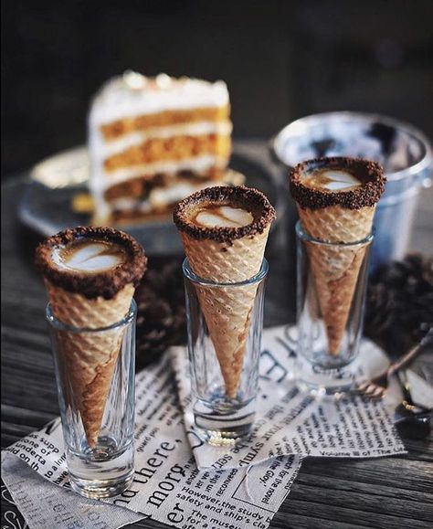 Fancy Coffee Drinks, Coffee In A Cone, Kreative Snacks, Coffee Geek, Coffee Facts, Coffee Photography, Coffee Tasting, How To Make Coffee, Speciality Coffee