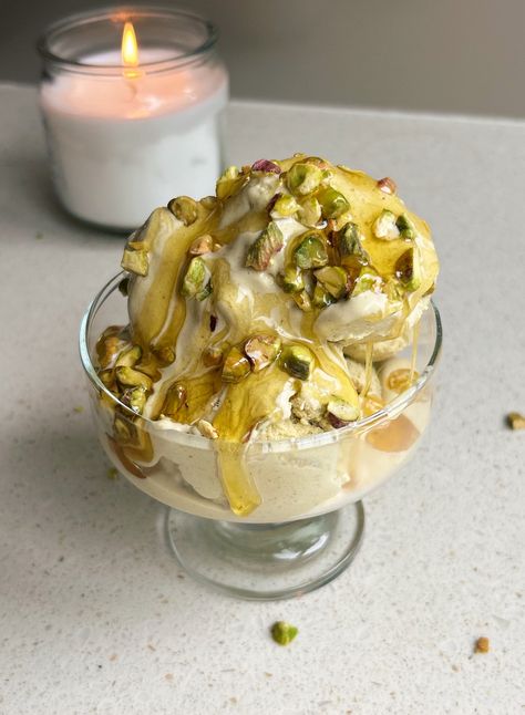 Vegan Pistachio Ice Cream Raspberry Coconut Bars Recipe, Vegan Pistachio Ice Cream, Raspberry Coconut Bars, Creamy Lemon Bars, Vegan Pistachio, Chocolate Caramel Tart, Pumpkin Fudge, Soya Milk, Creami Recipes