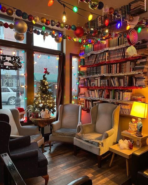 Bookshop Café, Bookstore Design, Library Cafe, Cozy Bar, Indie Bookstore, Bookstore Cafe, Cozy Coffee Shop, Tea Cafe, Coffee Shop Aesthetic