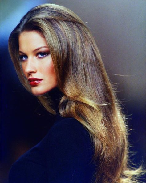 ً on Twitter: "2000s Gisele… " Gisele Bundchen Hair, Gisele Caroline Bündchen, Gisele B, 90s Makeup, Models 90s, Nyc Model, 90s Model, 90s Supermodels, 90s Models