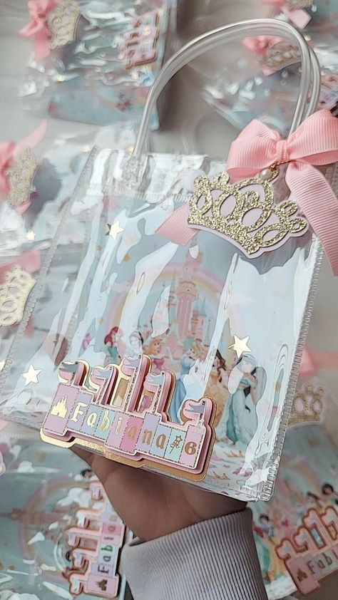 Princess Souvenir Ideas, Disney Princess Pastel Colors Party, Clear Party Favor Bags, Princess Birthday Goodie Bags Ideas, Disney Princess Candy Bags, Disney Princess Party Bags, Princess Party Gift Bags, Princess Party Goodie Bags, Princess Party Gift Bag Ideas