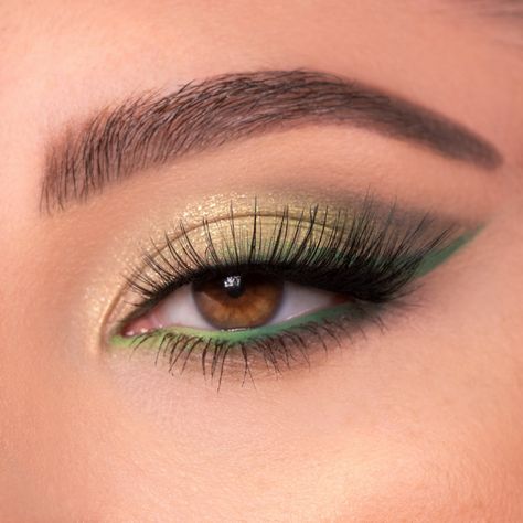 Be a galactic cutie with a range of sage, olive & neutral tones! 💚© & ™ Lucasfilm Ltd. Olive Tone Makeup, Light Smokey Eye, Green Eyeshadow Look, Maquillage On Fleek, Green Eyeliner, Super Shock, Eye Makeup Pictures, Green Makeup, Colourpop Cosmetics