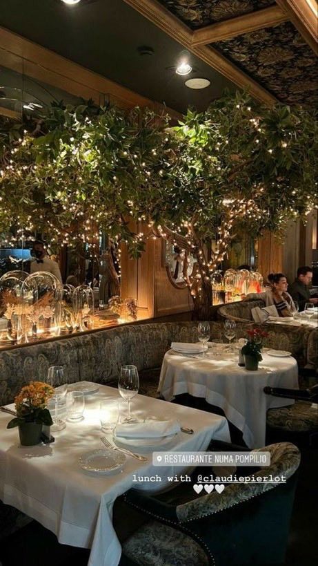 Italy Restaurant Aesthetic, Restaurant Ig Story, Paris Restaurant Aesthetic, Fancy Restaurant Aesthetic, Italian Restaurant Aesthetic, Italian Restaurant Interior Design, Italian Restaurant Decor, Modern Restaurant Design, Late Night Dinner