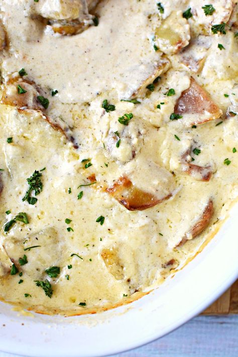 Alfredo Potatoes Casserole, Heavy Cream Potatoes, Creamy Side Dishes, Thanksgiving Cheesy Potatoes, Potatoes With Cream Sauce, Thanksgiving Potato Recipes, Alfredo Potatoes, Creamer Potatoes Recipes, Fried Brie