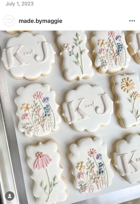 Wedding Tea Cookies, Cookie Flowers, Wedding Sugar Cookie Designs, Spring Wedding Cookies, Wedding Cookies Ideas Decorated, Bridal Sugar Cookies, Ring Sugar Cookies, Garden Party Cookies, Wildflower Bridal Shower Theme Cookies